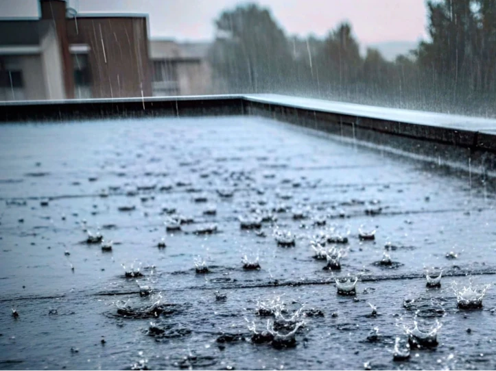 Katon vuotokohdan tiivistys bitumilla